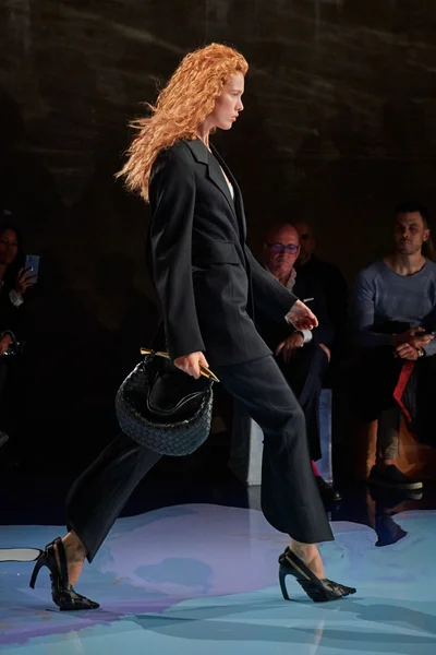 Look 19